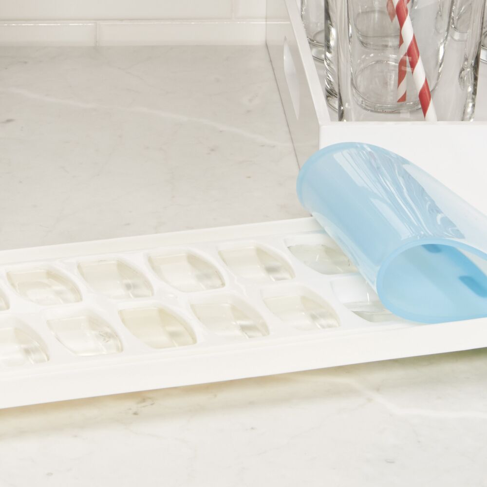 No-Spill Ice Cube Tray R7