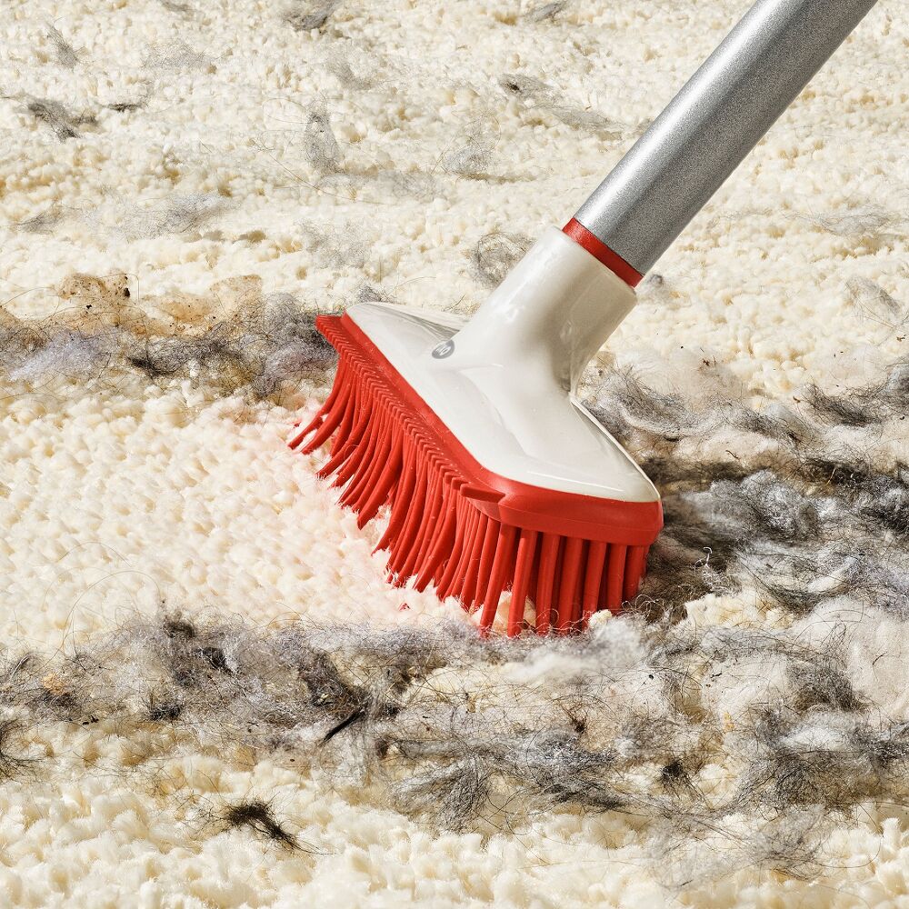 OXO Good Grips Fur Broom P4