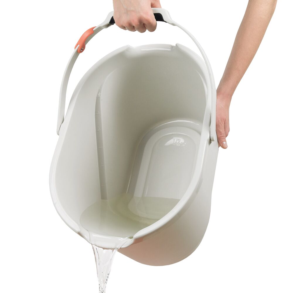 Angled Measuring Bucket I0