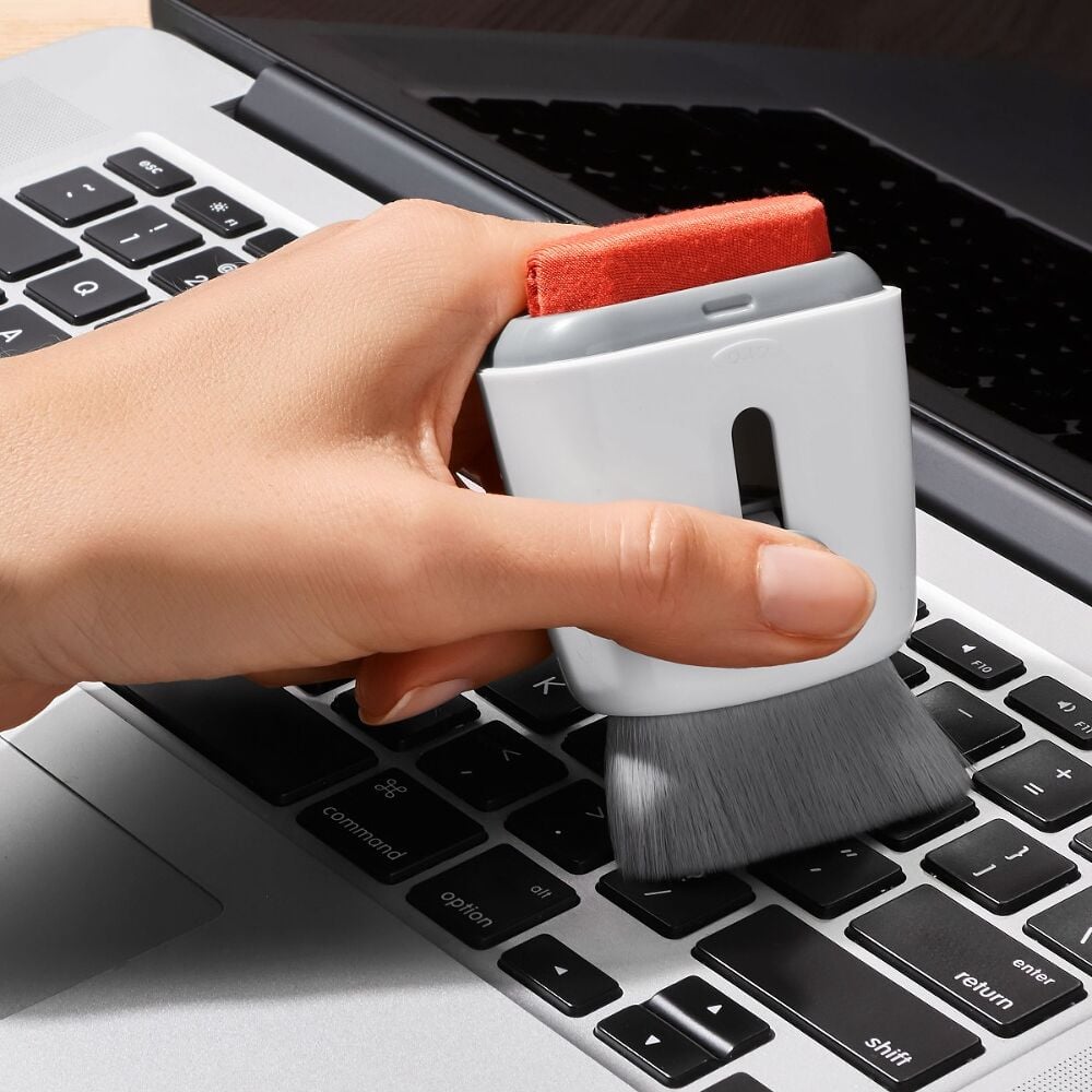 Sweep & Swipe Laptop Cleaner E0