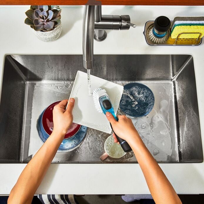 Soap Dispensing Dish Brush H2