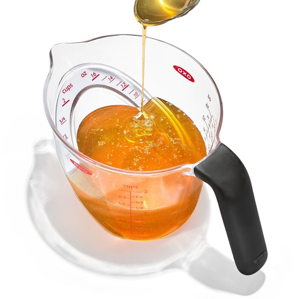 2-Cup Angled Measuring Cup H4
