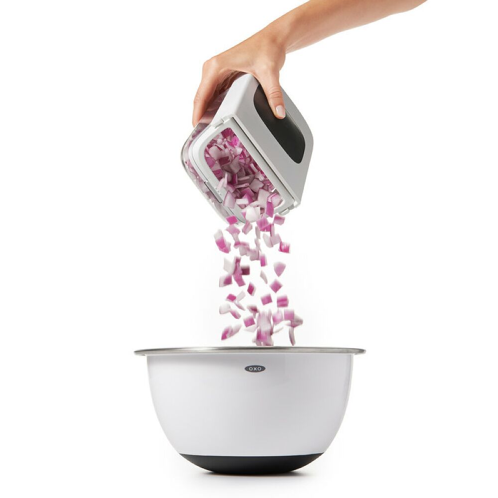 Vegetable Chopper with Easy-Pour Opening G4