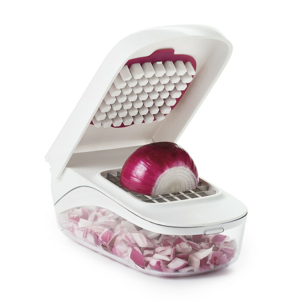 Vegetable Chopper with Easy-Pour Opening G4